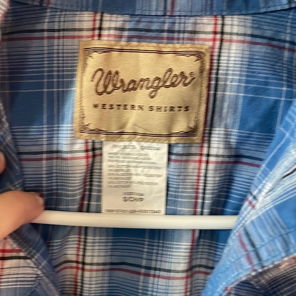 Wrangler Pearl snap cropped button up - Picture 3 of 5